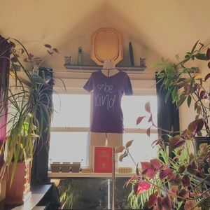 “BE KIND” Purple v-neck ☆ [ size = small ]